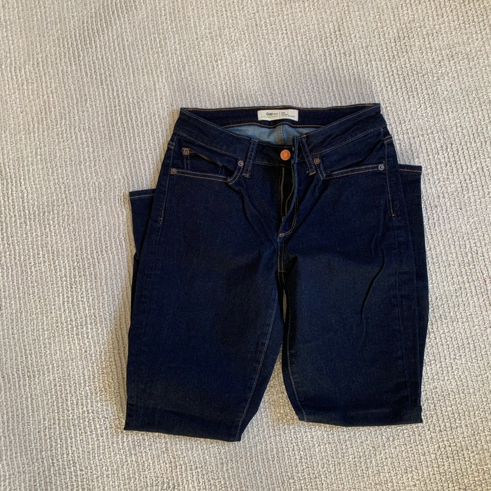 Curvy, true skinny dark denim jeans (barely worn)
